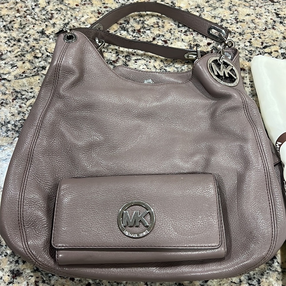 Used Michael Kors leather set - Picture 3 of 16